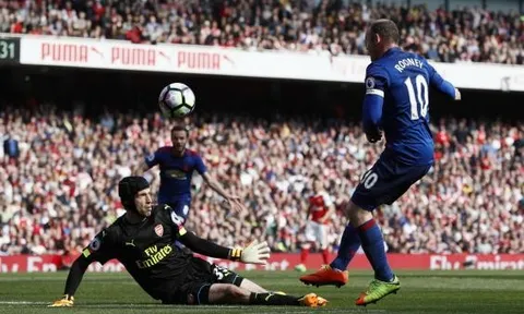 Pha bỏ lỡ khó tin của Rooney vs Arsenal