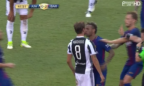 Pha đối đầu giữa Marchisio và Neymar