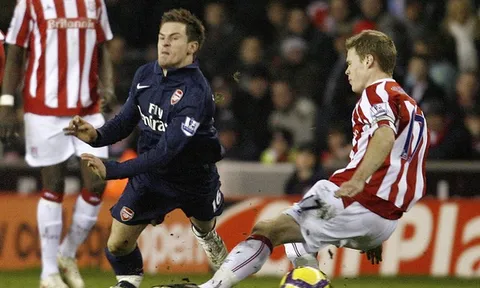 Pha gãy chân kinh hoàng của Aaron Ramsey