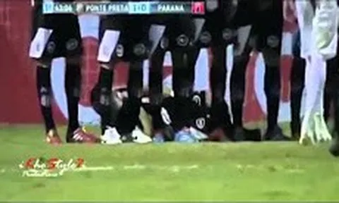 Pha lập hàng rào khó đỡ trong bóng đá