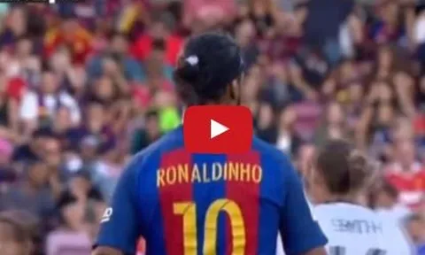 Pha xử lý bóng ảo diệu của Ronaldinho vs huyền thoại Man United
