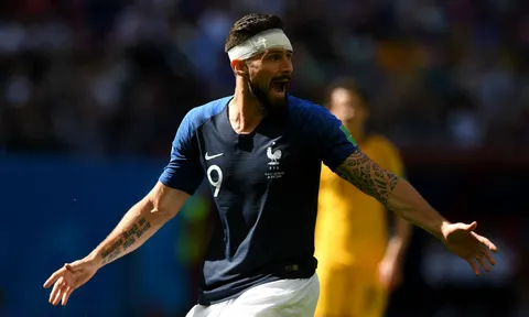 Pháp phá bỏ bộ khung, Giroud thay thế Griezmann