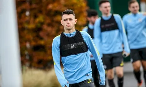 Phil Foden: Ngôi sao nhỏ lẻ loi tại Man City
