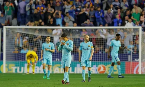 Philippe Coutinho lập hat-trick, Barca vẫn 'phơi xác' trong trận cầu 9 bàn thắng