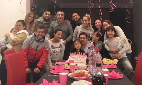 Chắc chắn sẽ đến Barca, Vidal đã mở tiệc ăn mừng trước?