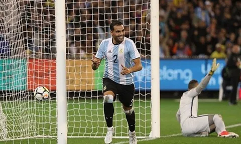 Phung phí cơ hội, Brazil dâng chiến thắng đầu tay cho Sampaoli