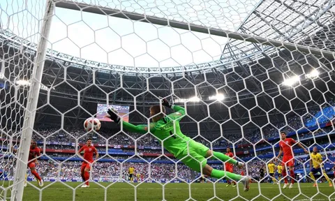 "Pickford hóa De Gea à? Không, xuất sắc hơn nhiều!"