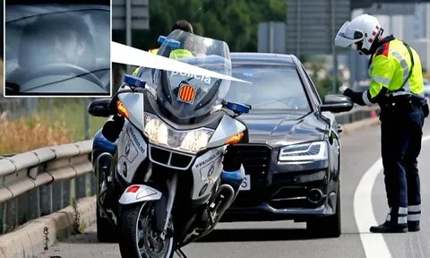 Pique bị cảnh sát 'hỏi thăm' vì lái xe quá tốc độ