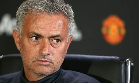 Mourinho ra tay: Tương lai Shaw, Pogba sẽ sáng tỏ