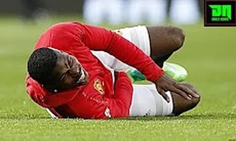 Pogba lăn lộn trên sân vì bị đá trúng 'chỗ hiểm'