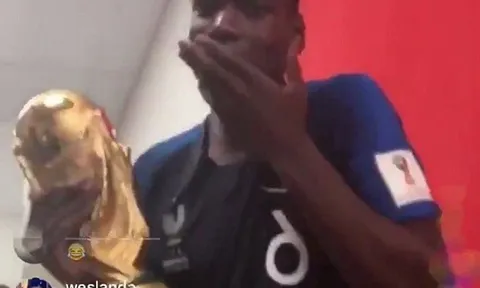 Pogba quẩy nhiệt tình với cúp vàng cùng đồng đội, "troll" tuyển Anh tới bến