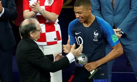 Mbappe khiến Neymar không còn 'bất khả xâm phạm' ở PSG