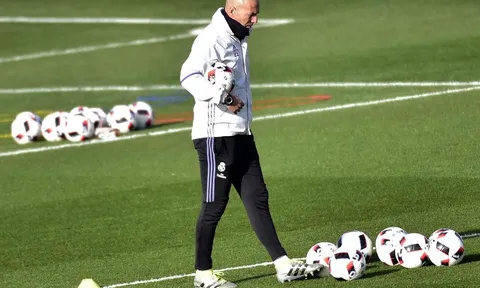 Quyết lấy cúp Champions League, Zidane xỏ giày đá bóng