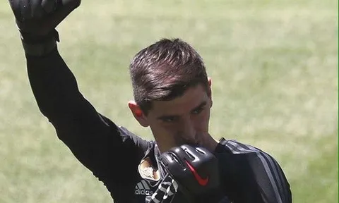 Ra mắt Bernabeu, Courtois khẳng định trung thành với Real Madrid