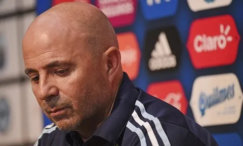 Ra quân toàn thắng, Sampaoli vẫn bị Maradona chê tả tơi