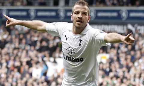 Rafael van der Vaart khi còn chơi cho Tottenham
