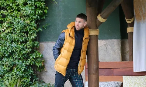 Ramos lại gây chú ý với thời trang áo phao