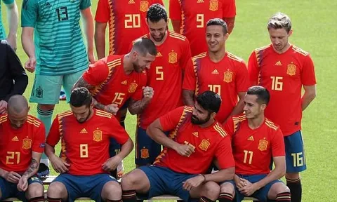 Ramos xử Costa bằng nắm đấm trên sân tập Tây Ban Nha