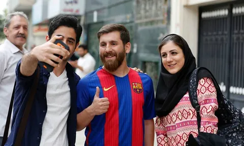 Reza Paratesh, anh chàng suýt đi tù vì quá giống Messi