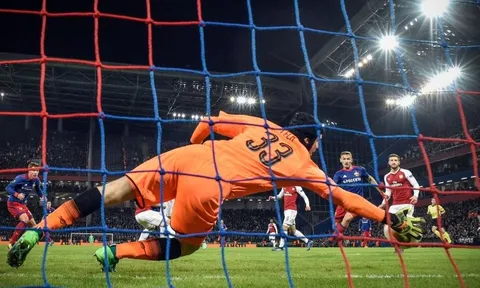 Arsenal khốn đốn ngay từ những điều đơn giản