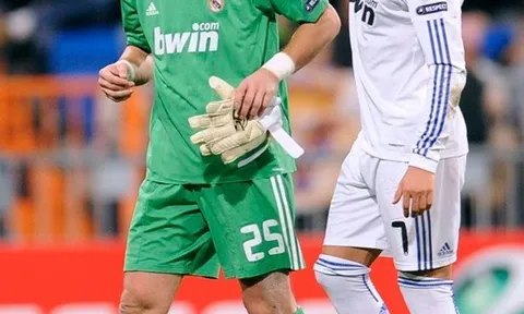 Cựu thủ môn Real kể về bệnh ngôi sao của Ronaldo ở Bernabeu