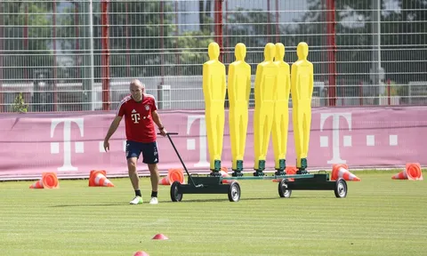 Robben, Neuer tích cực khổ luyện mặc đồng đội du hí, nghỉ mát