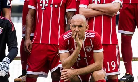 Robben suy tư trong ngày Bayern Munich chụp ảnh kỉ yếu