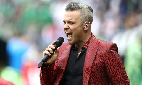 Robbie Williams giải thích hành động giơ 'ngón tay thối' ở World Cup