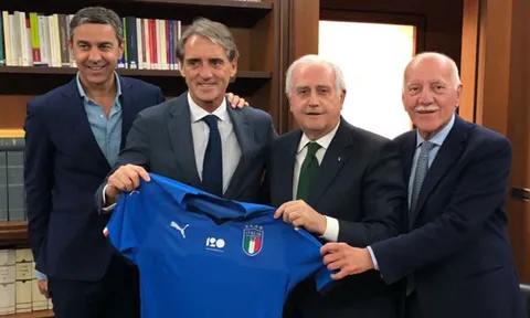 CHÍNH THỨC: Roberto Mancini đặt bút ký hợp đồng với tuyển Ý