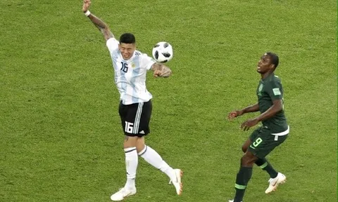 TRANH CÃI: Nigeria bị "cướp" trắng trợn quả penalty từ Rojo?