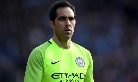 Rời Man City, Bravo có bến đỗ bất ngờ