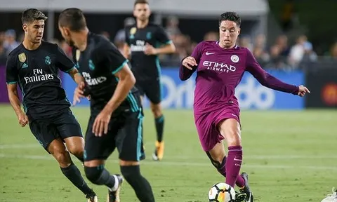 Rời Man City, Nasri thành đồng đội với Balotelli?