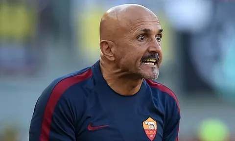 Roma CHÍNH THỨC sa thải 'kẻ chống đối' Totti