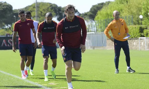 Roma tích cực tập luyện cho thời khắc "đá" Pescara xuống Serie B