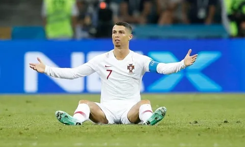 Ronaldo lực bất tòng tâm, chẳng thể "cõng" Bồ Đào Nha đi tiếp