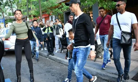 CR7 tháp tùng bạn gái và con trai đi mua sắm giải sầu