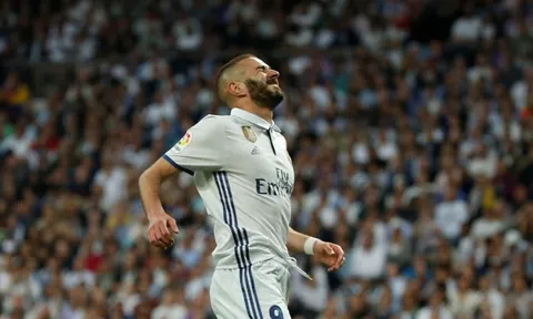 Sau Bale, tới Benzema thành nạn nhân của Ronaldo