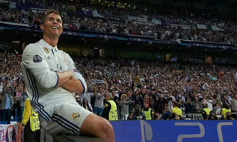 Ảnh vui Ronaldo lộ thân phận 'kẻ hủy diệt' sau khi đè bẹp Atletico