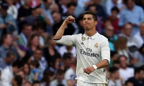Ronaldo cân bằng kỷ lục của Messi
