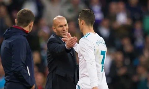 Ronaldo chỉ đăng tải duy nhất 1 dòng trên Instagram sau khi Zidane rời Real Madrid
