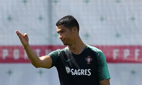 Ronaldo 'chỉ tay 5 ngón', Bồ Đào Nha chờ lấy 3 điểm đầu tiên