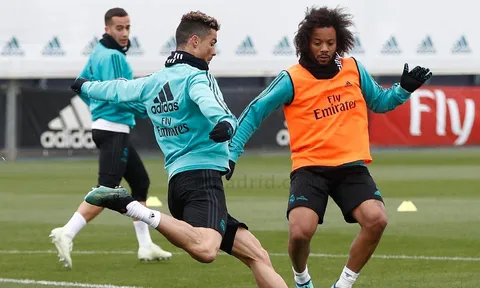Ronaldo chỉnh thước ngắm, chờ bắn hạ Bayern Munich