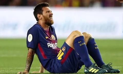 Ronaldo cười khẩy sau khi rời sân, Messi nhăn nhó nhận thất bại