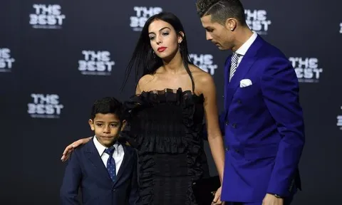 Ronaldo đại hỷ, đón thêm con sinh đôi