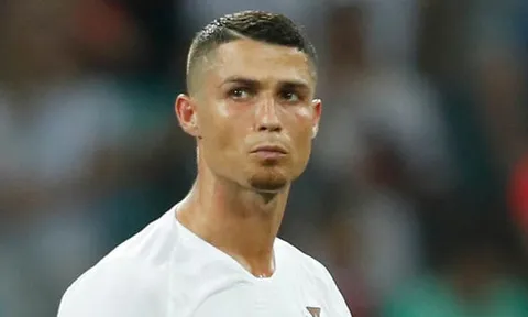 Ronaldo được thầy khuyên không nên dừng lại