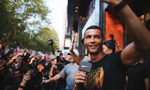 Ronaldo gây náo loạn 'thị trường tỷ dân'