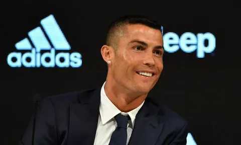 Ronaldo gửi thông điệp đanh thép tới Messi sau màn ra mắt Juventus