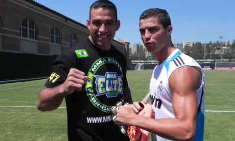 Ronaldo, Ibrahimovic và những cầu thủ yêu thích UFC