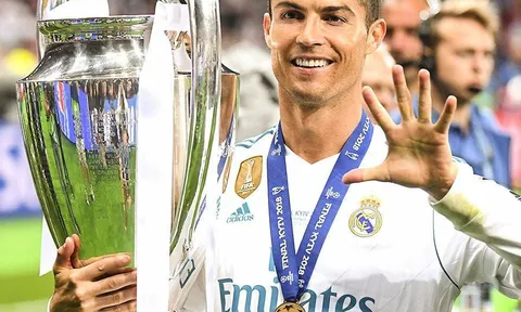 Ronaldo khoe chức vô địch Champions League thứ 5 trong sự nghiệp