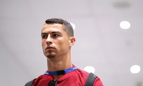Ronaldo tiếp tục gửi thông điệp đến Messi bằng việc để râu?
